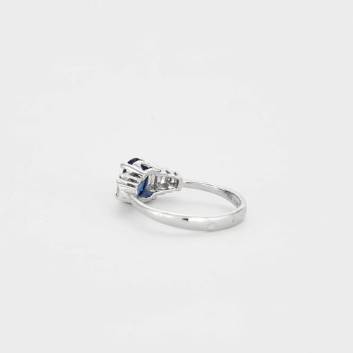 Bague 54 Bague en or blanc 18 ct avec saphir bleu et diamants 58 Facettes
