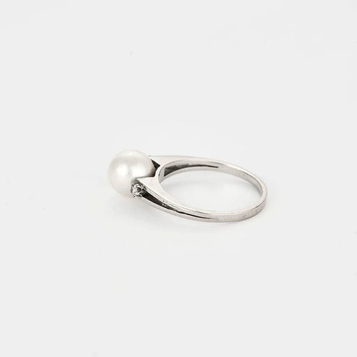 Bague 50 Bague en or blanc 18 carats avec perle de culture et diamants 58 Facettes