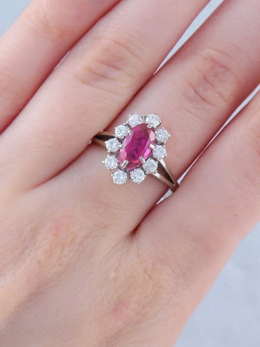Bague 55 Bague marquise en or blanc 750 au rubis synthétique et diamants 58 Facettes