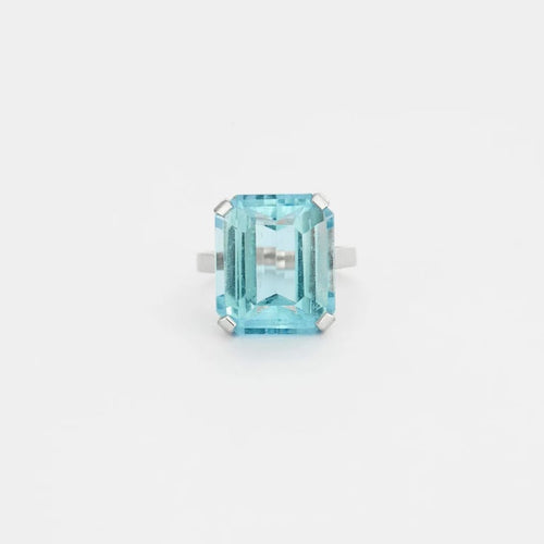 Bague 47 Bague en or blanc 750 ornée d’une topaze bleue 58 Facettes
