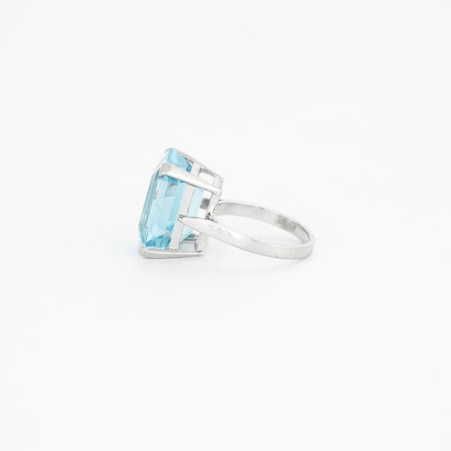 Bague 47 Bague en or blanc 750 ornée d’une topaze bleue 58 Facettes