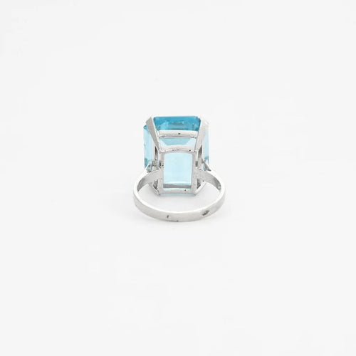 Bague 47 Bague en or blanc 750 ornée d’une topaze bleue 58 Facettes