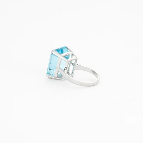 Bague 47 Bague en or blanc 750 ornée d’une topaze bleue 58 Facettes