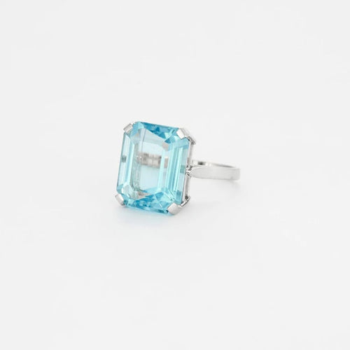 Bague 47 Bague en or blanc 750 ornée d’une topaze bleue 58 Facettes
