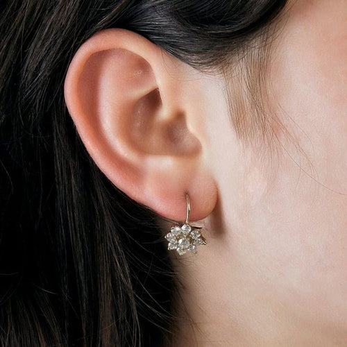 Boucles d'oreilles Boucles d’oreilles dormeuses en or blanc 18 carats et diamants 58 Facettes
