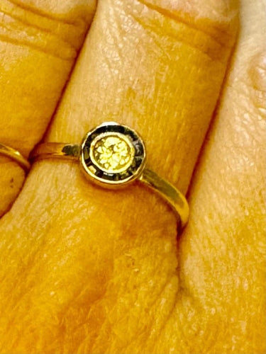 Bague 58 Bague en or blanc avec saphirs et diamant 58 Facettes