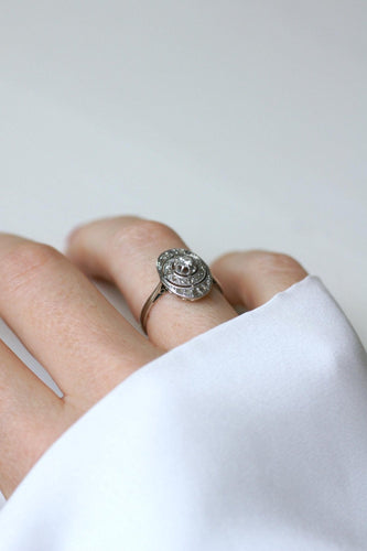 Bague 52 Art Déco - Bague ovale en or blanc et platine diamants 58 Facettes