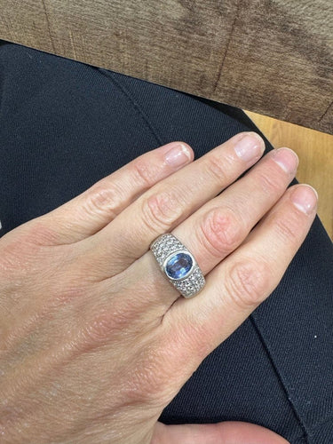 Bague 63 Bague en or blanc 750/1000 avec saphir et diamants 58 Facettes