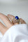 Bague 52 Bague cocktail en or jaune, lapis-lazuli et diamants 58 Facettes