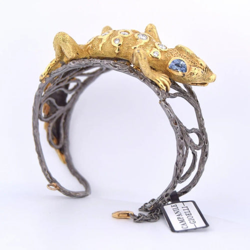 Bracelet Bracelet rigide motif gecko en or 18 carats, diamants et saphirs 58 Facettes BR113