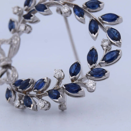 Broche Spilla vintage en or blanc 18 kt avec saphirs et diamants 58 Facettes SP9 '(00029)