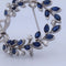Broche Spilla vintage en or blanc 18 kt avec saphirs et diamants 58 Facettes SP9 '(00029)
