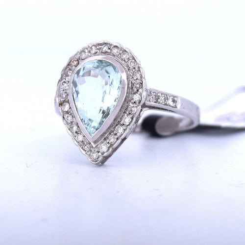 Bague 54 Bague en or blanc 18 carats, aiguë-marine et diamants 58 Facettes AN103