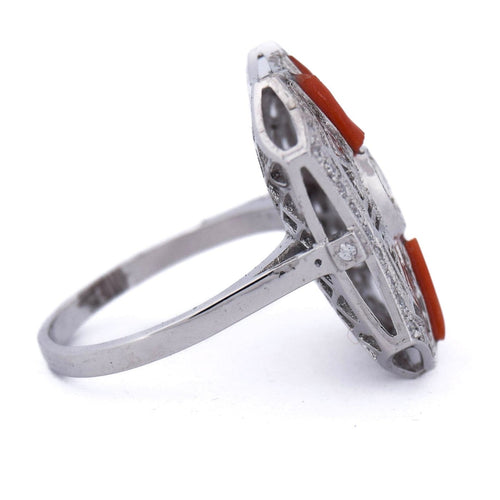 Bague 54 Bague en platine ornée de diamants et de corail 58 Facettes AN380