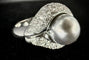 Bague 53.5 Bague en or blanc 18 carats avec perle grise et diamants 58 Facettes