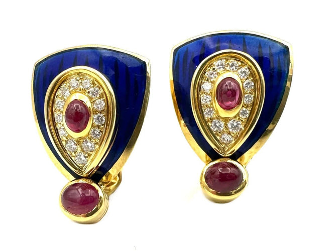 Boucles d'oreilles Maison Gérard - Boucles d'oreilles écusson en or jaune, rubis, diamants et émail 58 Facettes