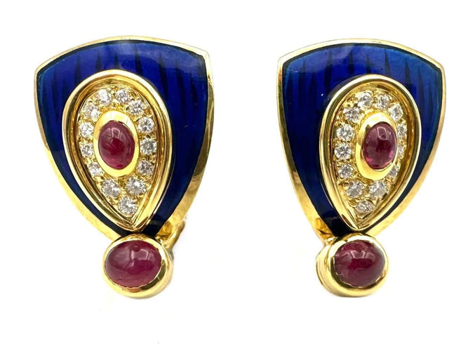 Boucles d'oreilles Maison Gérard - Boucles d'oreilles écusson en or jaune, rubis, diamants et émail 58 Facettes