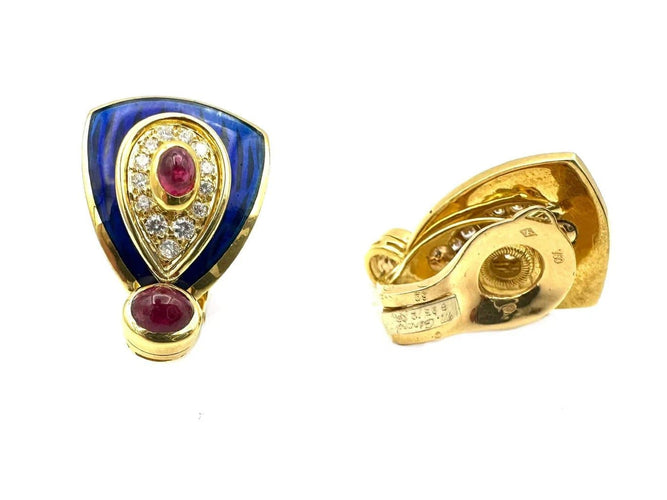 Boucles d'oreilles Maison Gérard - Boucles d'oreilles écusson en or jaune, rubis, diamants et émail 58 Facettes