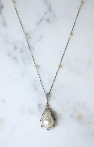 Collier Collier Art déco pendentif goutte en platine, or jaune 18k, perle mabé et diamants 58 Facettes