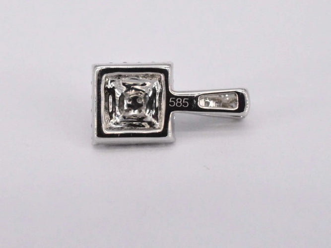 Pendentif Pendentif en or blanc 14 carats avec diamants 58 Facettes 2024