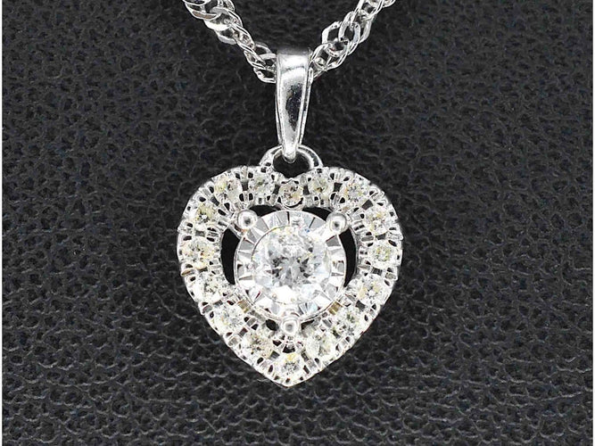 Pendentif Pendentif cœur en or blanc 14 carats avec diamants 58 Facettes 2082