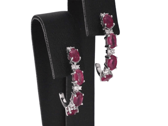 Boucles d'oreilles Boucles d'oreilles en or blanc 14 carats avec diamants et rubis 58 Facettes 2132