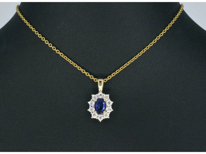 Pendentif Pendentif entourage en or jaune avec diamants et saphir 58 Facettes 2300
