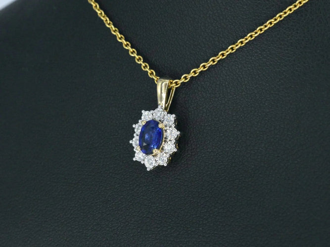Pendentif Pendentif entourage en or jaune avec diamants et saphir 58 Facettes 2300