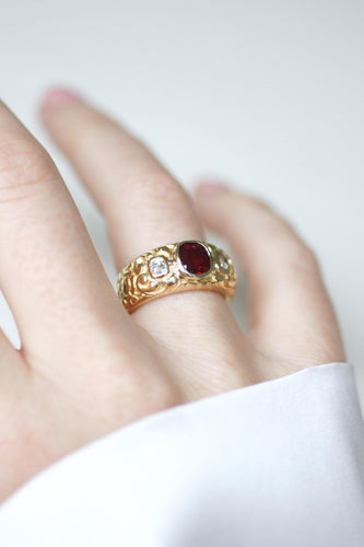 Bague 54 Bague ancienne bandeau rubis et diamants en or jaune 58 Facettes
