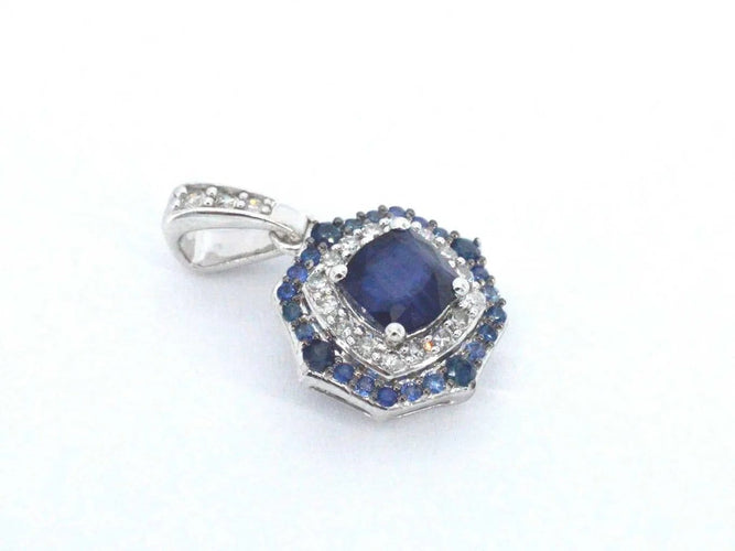 Pendentif Pendentif en or blanc avec diamants et saphir 58 Facettes 2351