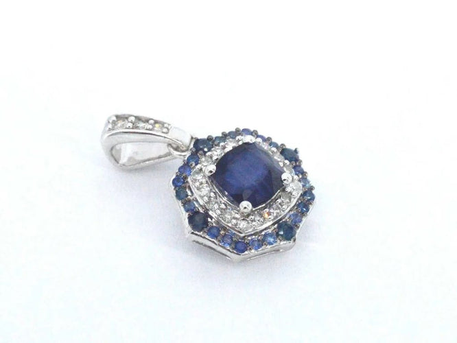 Pendentif Pendentif en or blanc 14 carats avec diamants et saphir 58 Facettes 2351