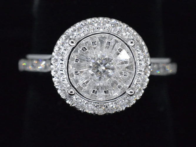 Bague 54 Bague d'entourage en or blanc 14 carats avec diamants 58 Facettes 2008