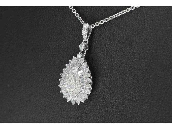 Pendentif Pendentif larme en or blanc 14 carats avec diamant 58 Facettes 2056