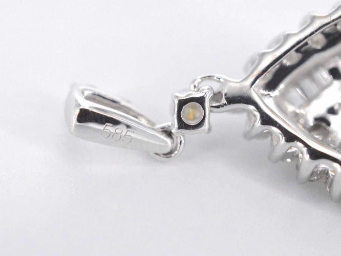 Pendentif Pendentif larme en or blanc 14 carats avec diamant 58 Facettes 2056