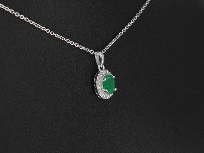 Pendentif Pendentif en or blanc 14 carats avec diamants et émeraude 58 Facettes 2018