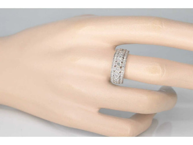 Bague 54 Bague pavée en or blanc 14 carats avec diamants 58 Facettes 2045