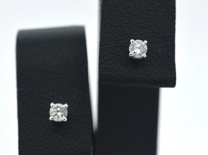 Boucles d'oreilles Boucles d’oreilles en or blanc 14 carats serties de diamants 58 Facettes 2268