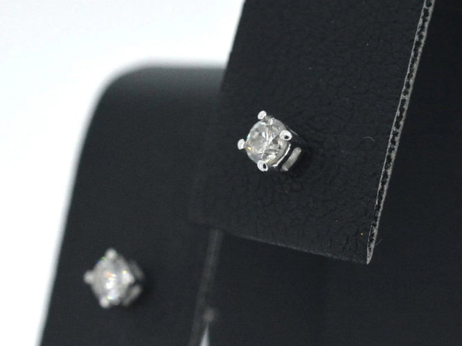 Boucles d'oreilles Boucles d’oreilles en or blanc 14 carats serties de diamants 58 Facettes 2268