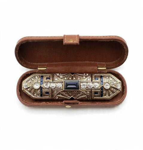 Broche Broche années 1940 en or blanc 18 carats, saphirs et diamants 58 Facettes