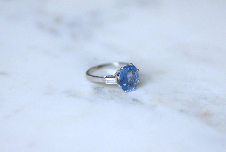 Bague 51 Art Déco - Bague en platine saphir de Ceylan et diamants baguette 58 Facettes