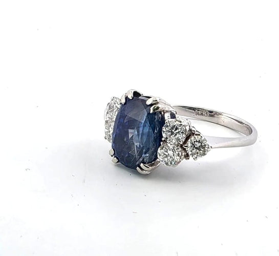 Bague 56 Bague en or blanc 18 carats avec saphir birman et diamants 58 Facettes