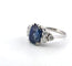 Bague 56 Bague en or blanc 18 carats avec saphir birman et diamants 58 Facettes