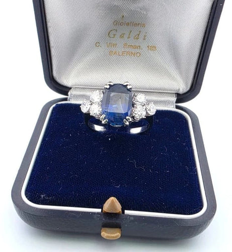 Bague 56 Bague en or blanc 18 carats avec saphir birman et diamants 58 Facettes