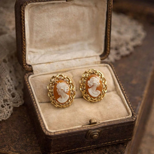 Boucles d'oreilles Boucles d'oreilles camée vintage en or jaune 750 58 Facettes 50403
