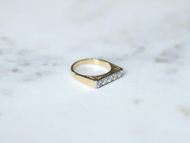 Bague 52 Bague Jarretière Art Déco en or jaune et blanc 18 kt, diamants 58 Facettes