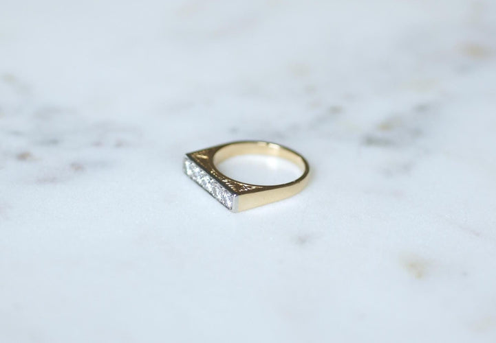 Bague 52 Bague Jarretière Art Déco en or jaune et blanc 18 kt, diamants 58 Facettes