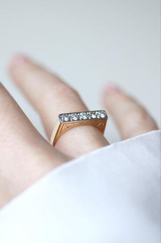 Bague 52 Bague Jarretière Art Déco en or jaune et blanc 18 kt, diamants 58 Facettes