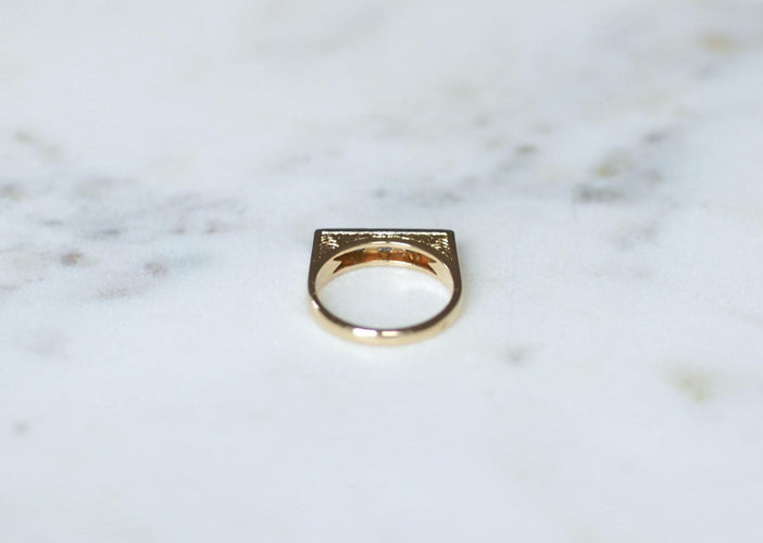 Bague 52 Bague Jarretière Art Déco en or jaune et blanc 18 kt, diamants 58 Facettes
