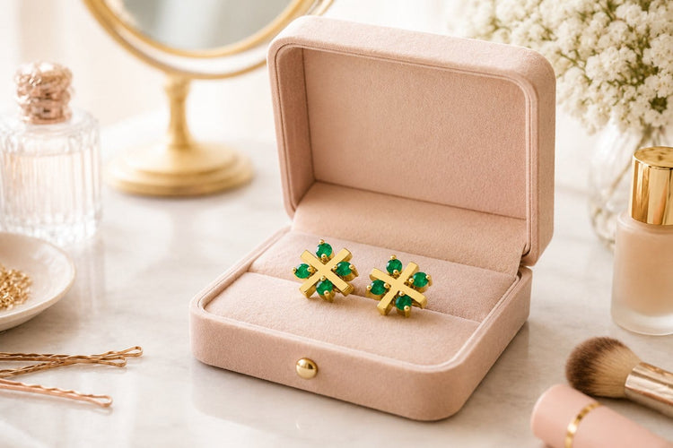 Boucles d'oreilles Boucles d'oreilles croix florales en or jaune 18k et émeraudes colombiennes 58 Facettes 50041