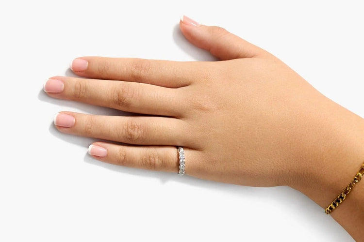 Bague 52 Bague demi-alliance en or blanc 750 avec diamants taille brillant 58 Facettes 50144